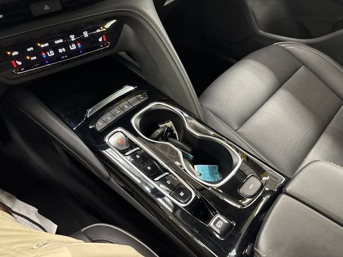 Used 2023 Buick Envision Essence AWD/4WD image 32