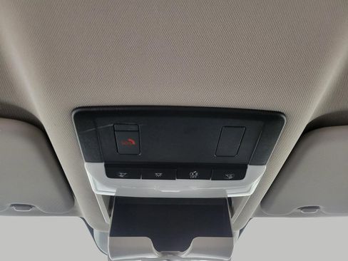 Used 2025 Nissan Rogue SV AWD/4WD image 18