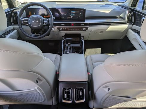 Certified 2025 Kia Sorento EX w/ Panoramic Sunroof Package FWD image 15
