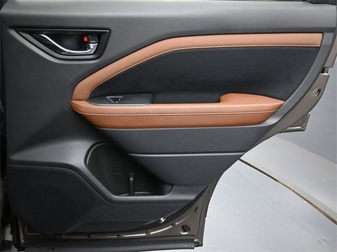 New 2025 Subaru Forester Touring image 30
