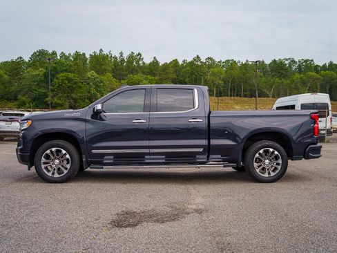 Used 2024 Chevrolet Silverado 1500 High Country w/ Technology Package AWD/4WD image 6