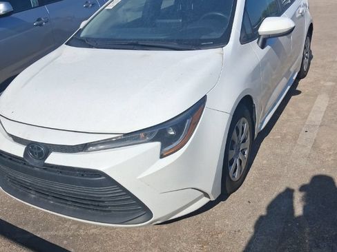 Used 2025 Toyota Corolla LE FWD image 4
