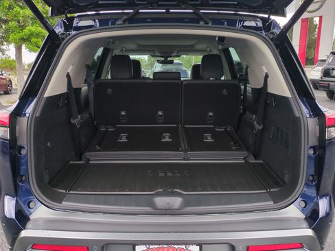 New 2026 Nissan Pathfinder Platinum AWD/4WD image 13