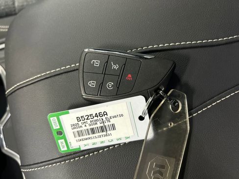 Used 2025 GMC Acadia Elevation image 22