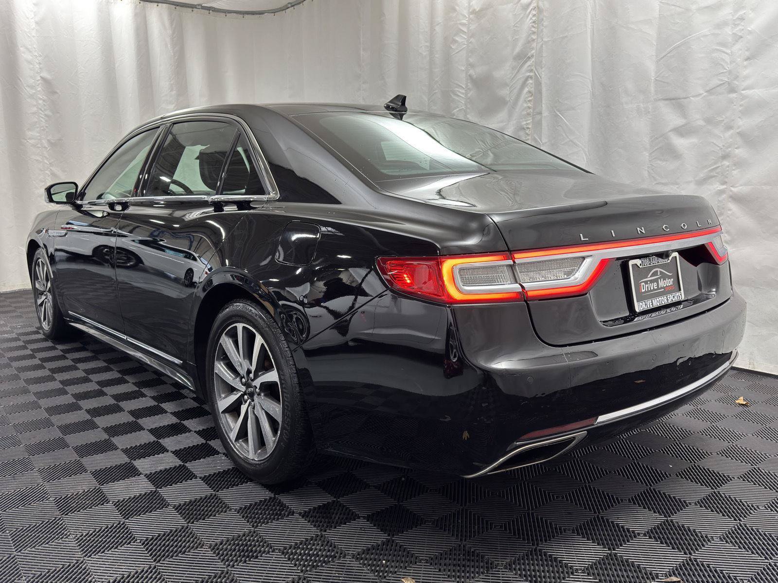 Used 2019 Lincoln Continental AWD image 3