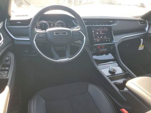 New 2025 Jeep Grand Cherokee L Altitude image 12