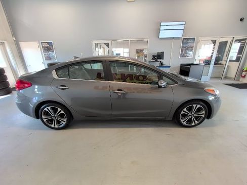 Used 2014 Kia Forte EX w/ Premium Package FWD image 6