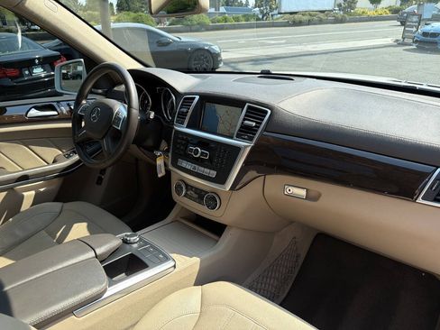 Used 2014 Mercedes-Benz GL 450 4MATIC image 15