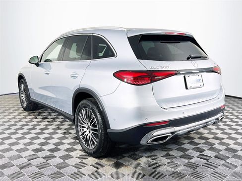 Certified 2025 Mercedes-Benz GLC 300 4MATIC image 4