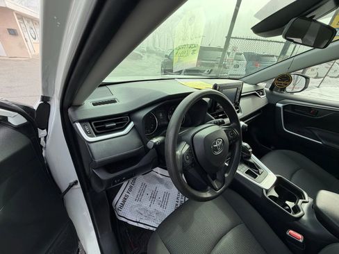 Used 2019 Toyota RAV4 LE image 9