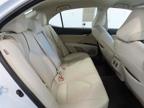Used 2021 Toyota Camry XLE FWD image 33