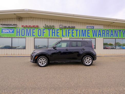 Used 2023 Kia Soul LX w/ LX Technology Package image 3