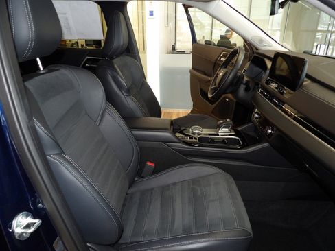 Used 2025 Mitsubishi Outlander SE image 14