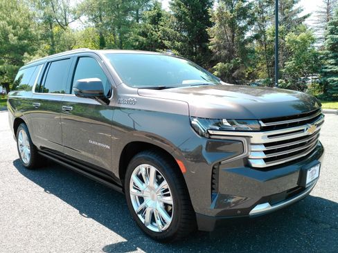 Certified 2021 Chevrolet Suburban High Country AWD/4WD image 2