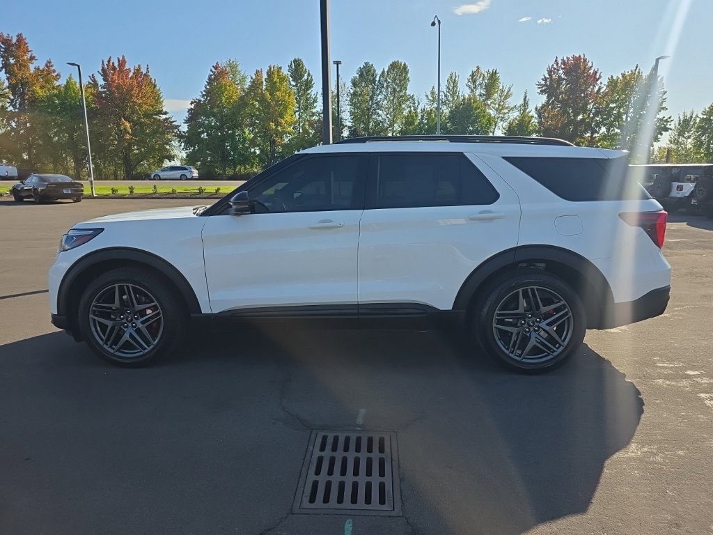 Used 2025 Ford Explorer ST w/ Sun And Sound Package AWD/4WD image 2