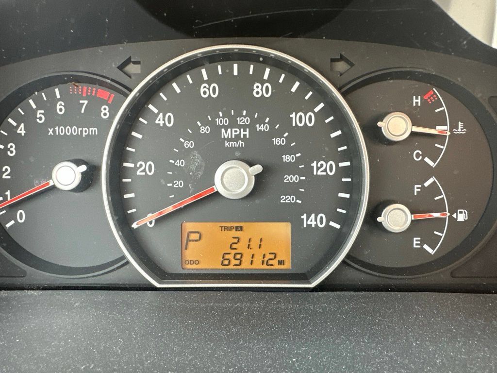 Used 2008 Kia Rondo LX FWD image 6