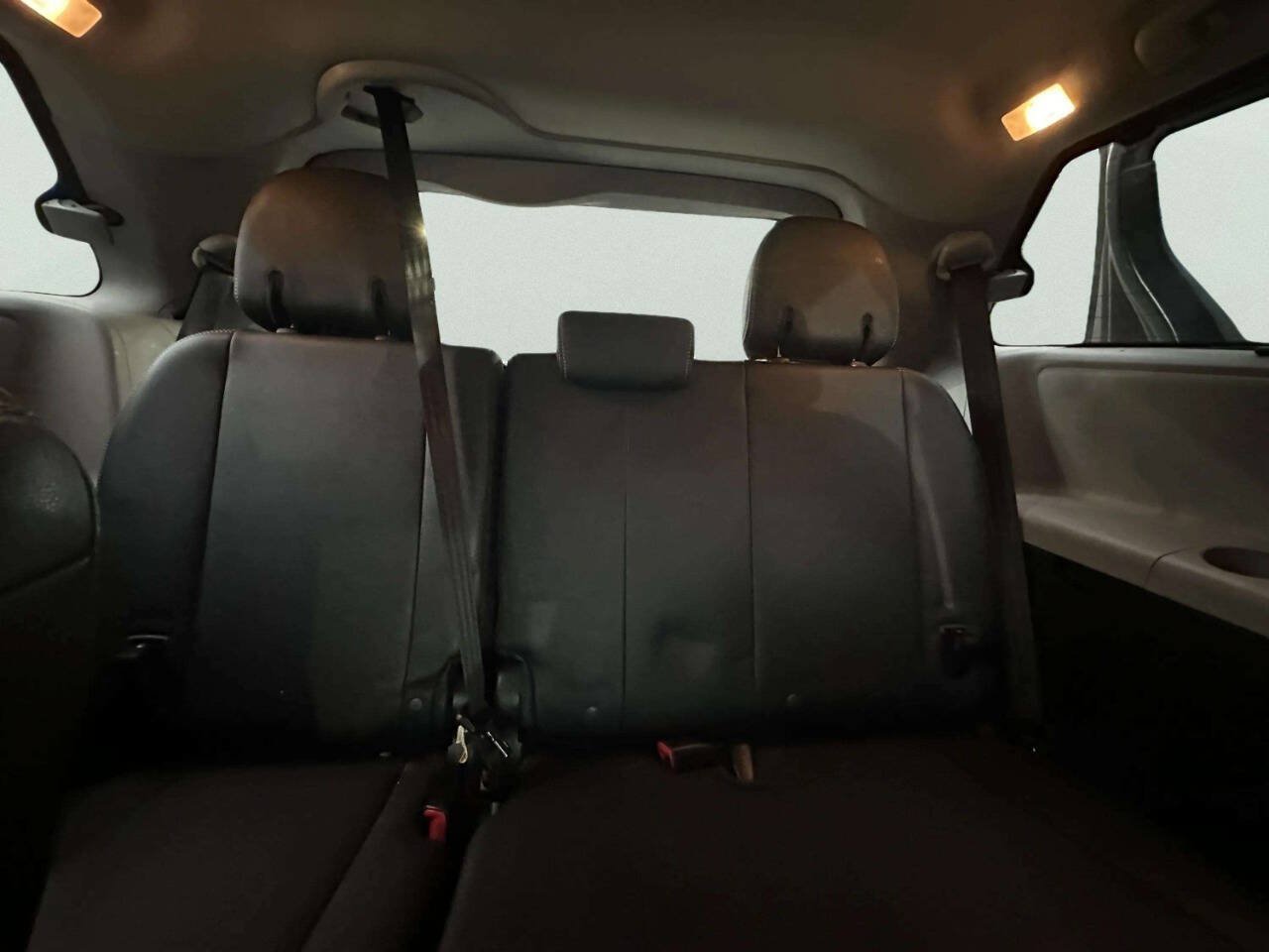 Used 2015 Toyota Sienna SE FWD image 12