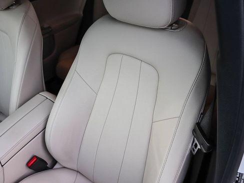 Used 2021 Mercedes-Benz GLB 250 image 28