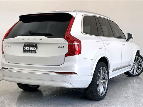 Used 2023 Volvo XC90 B6 Plus image 2