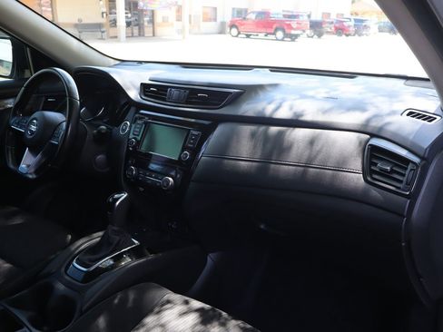 Used 2020 Nissan Rogue SV w/ Premium Package AWD/4WD image 17