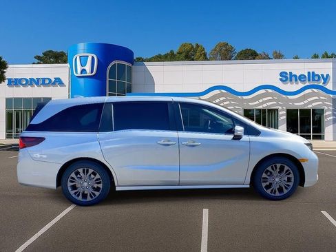 New 2026 Honda Odyssey Touring image 9