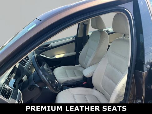 Used 2014 Volkswagen Jetta SE FWD image 2