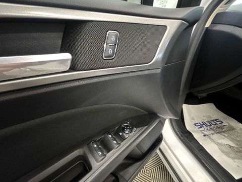 Used 2020 Ford Fusion SE image 15