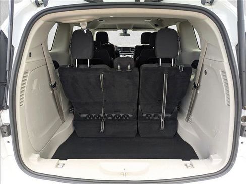 Used 2022 Chrysler Voyager LX FWD image 6