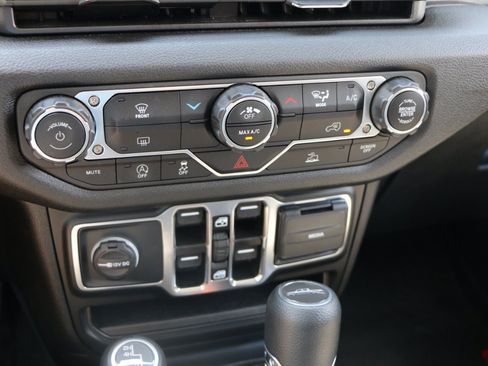 Used 2025 Jeep Gladiator Sport AWD/4WD image 20
