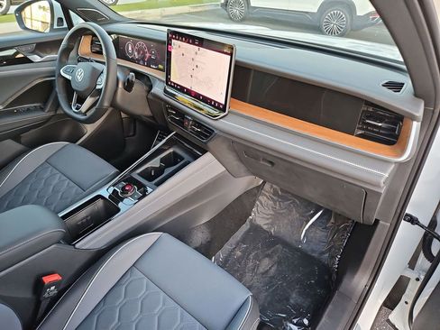 New 2026 Volkswagen Tiguan SEL R-Line AWD/4WD image 23