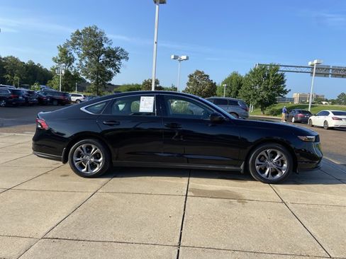 Used 2023 Honda Accord EX image 13