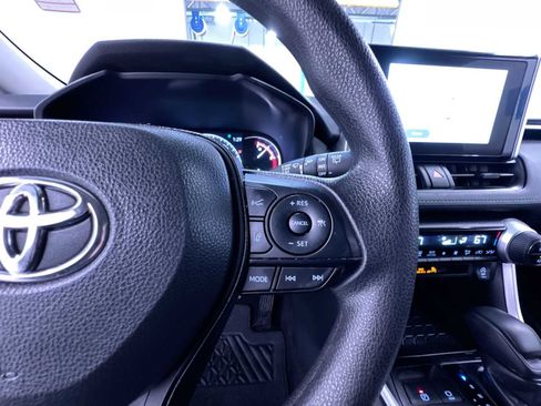 Used 2024 Toyota RAV4 XLE w/ Convenience Package FWD image 21