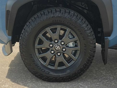 Used 2025 Toyota 4Runner SR5 AWD/4WD image 7