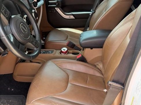 Used 2014 Jeep Wrangler Unlimited Rubicon w/ Connectivity Group AWD/4WD image 2
