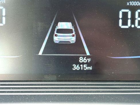 Used 2025 Hyundai Venue SEL FWD image 27