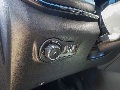 Used 2022 Jeep Compass Latitude FWD image 16
