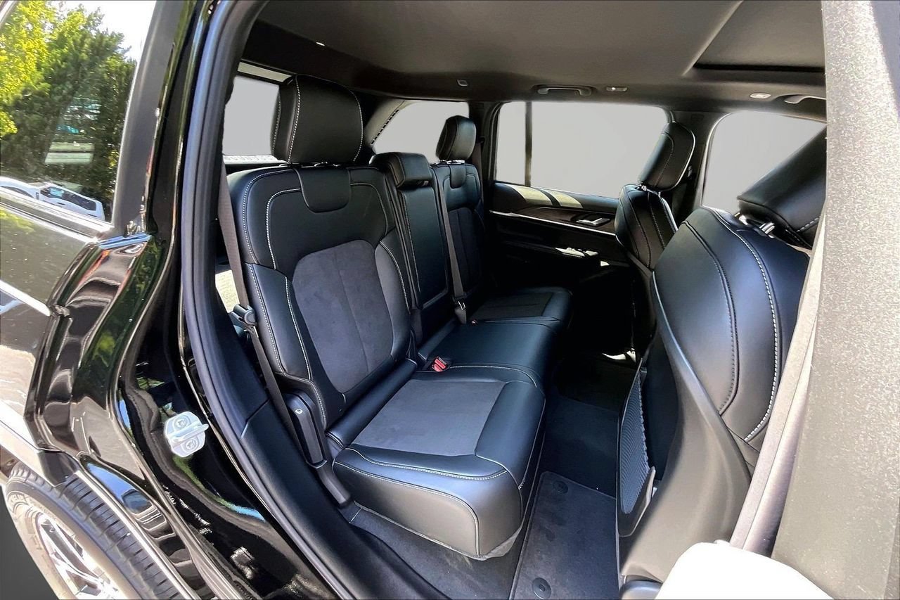 New 2027 Jeep Grand Cherokee Altitude AWD/4WD image 19