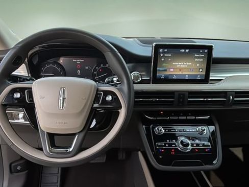 Used 2022 Lincoln Corsair FWD image 9
