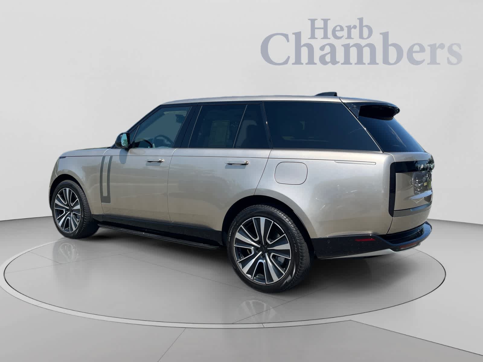 Used 2026 Land Rover Range Rover SE AWD/4WD image 3
