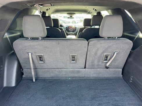 Used 2023 Chevrolet Traverse LT FWD image 12