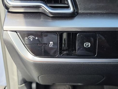 Used 2025 Kia Sportage EX FWD image 36
