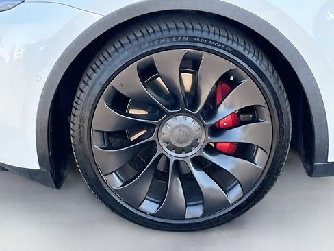 Used 2022 Tesla Model Y Performance AWD/4WD image 30