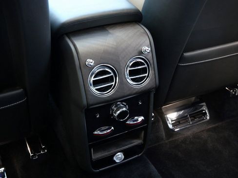 Used 2021 Rolls-Royce Cullinan image 26