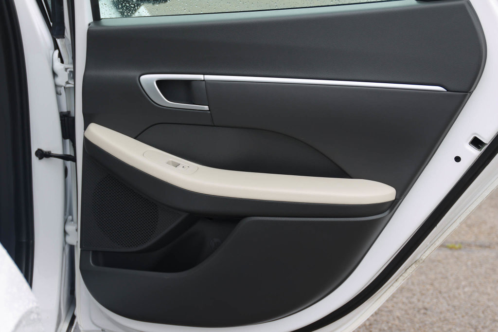 Used 2025 Hyundai Sonata SEL FWD image 15