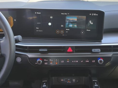 Certified 2024 Kia Sorento S w/ Panoramic Sunroof Package image 17