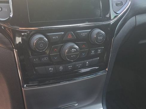Used 2019 Jeep Grand Cherokee Altitude AWD/4WD image 7