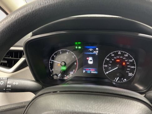 Used 2024 Toyota Corolla LE w/ LE Convenience Package image 19