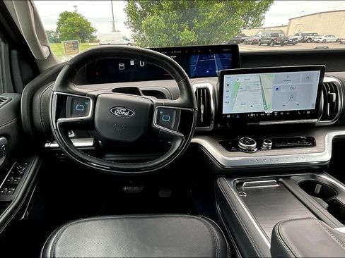 Used 2025 Ford Expedition Max Platinum AWD/4WD image 3