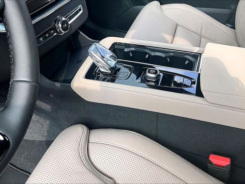 New 2026 Volvo XC90 T8 Ultra w/ Lounge Package AWD/4WD image 32