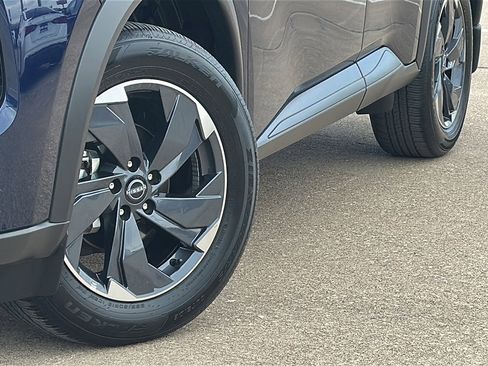 Certified 2025 Nissan Rogue SV image 3